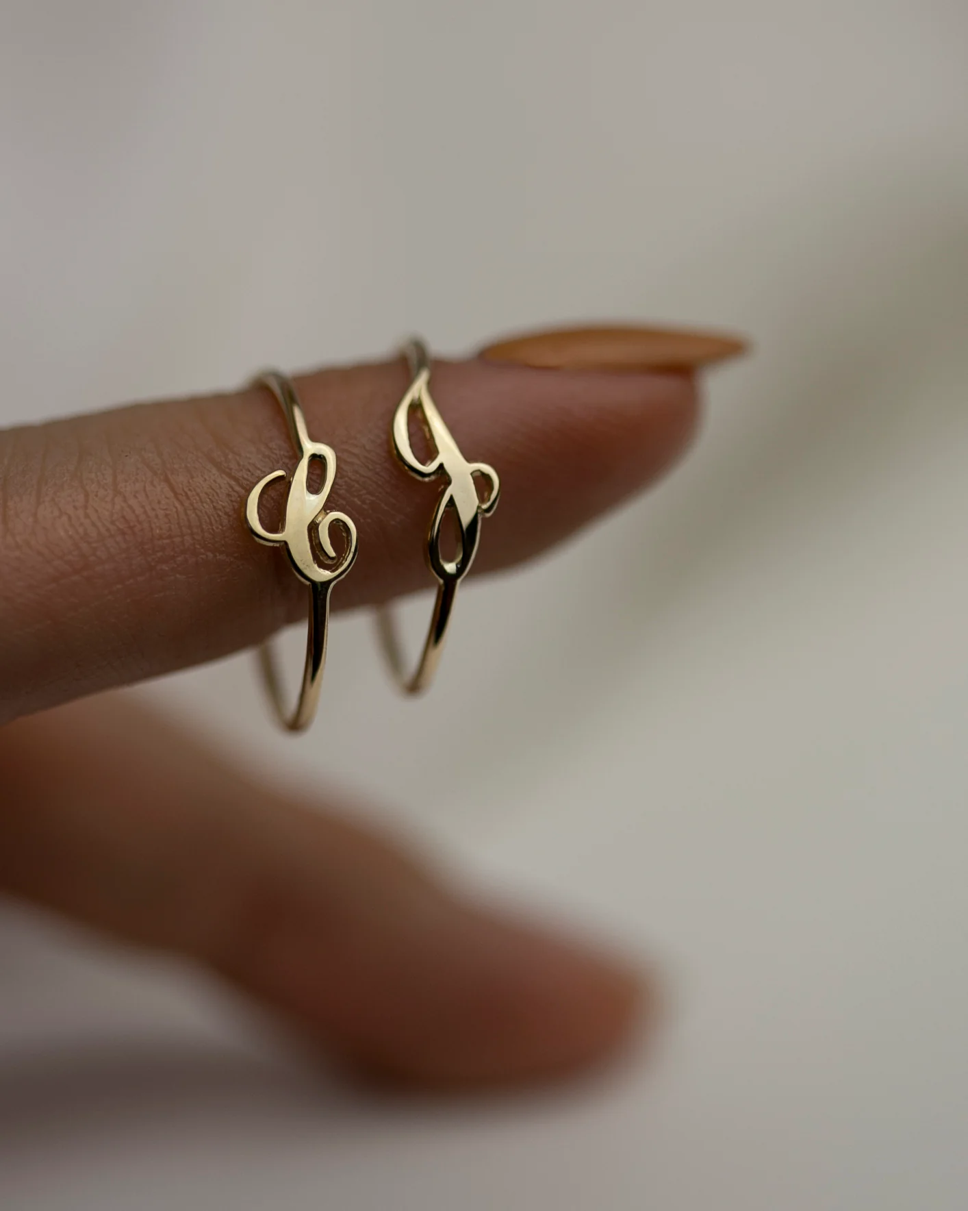 14k Cursive Letter Ring - Image 9