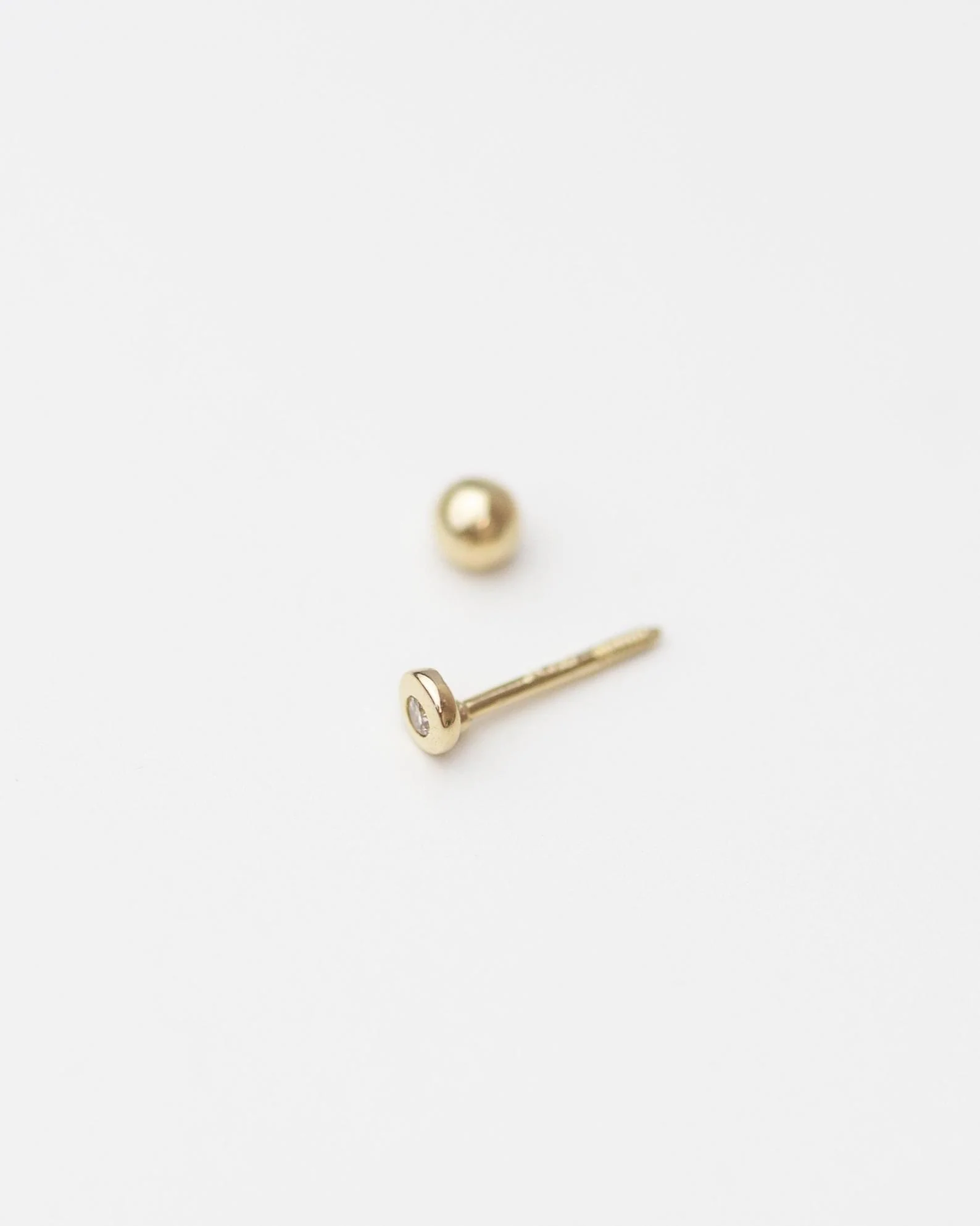 14k Diamond Bezel stud with ball screw backing - Image 5