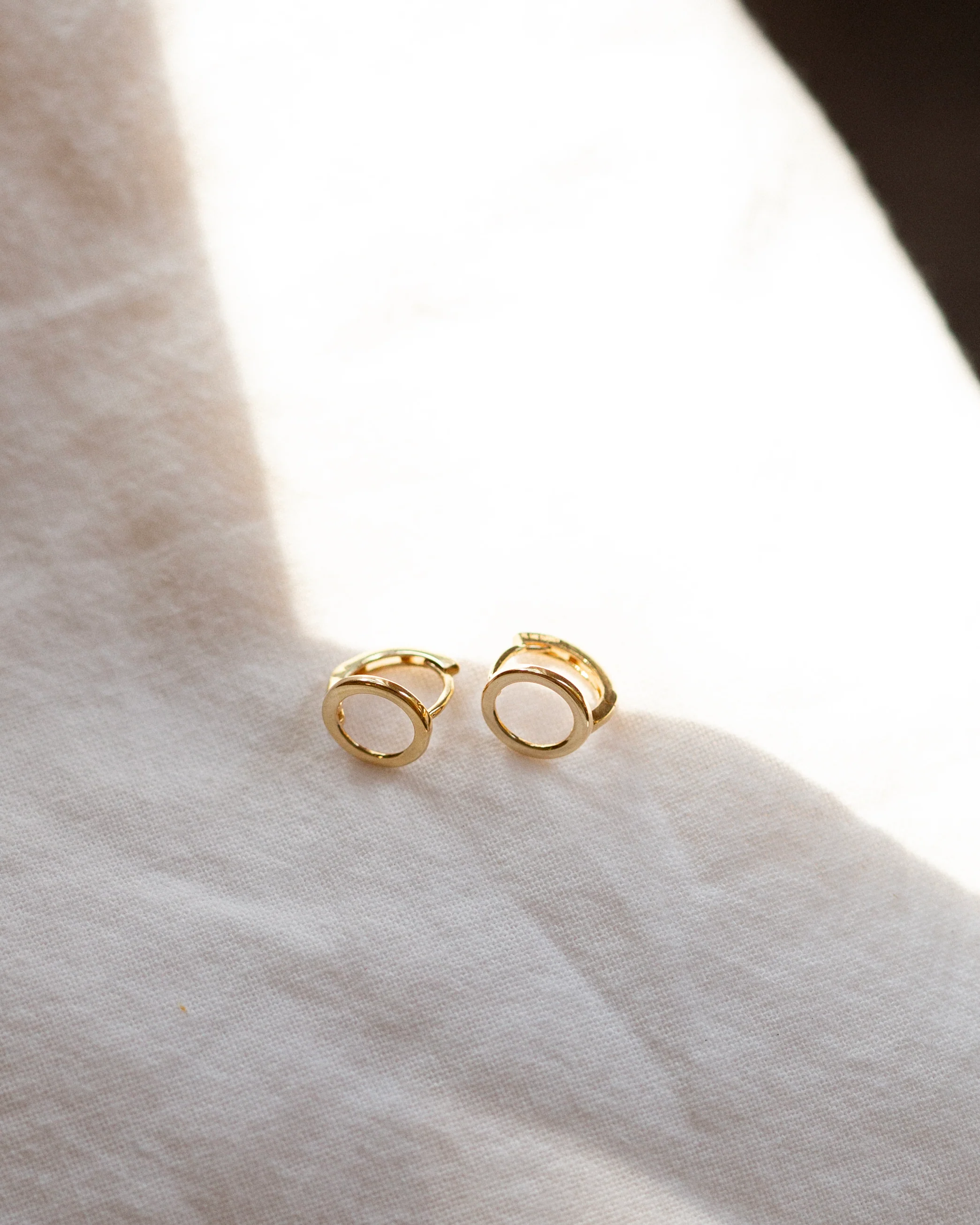 14k Gold Circle Hoop Earrings - Image 3
