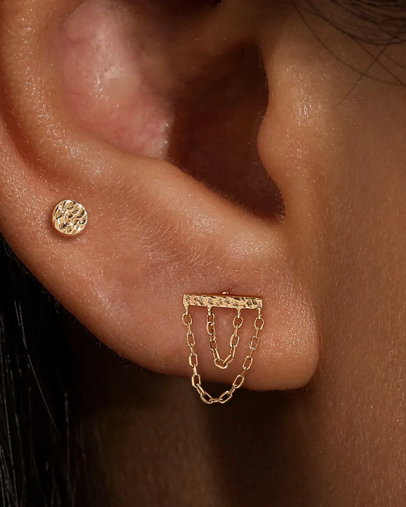 14k Hammered bar with double chain Ear Stud