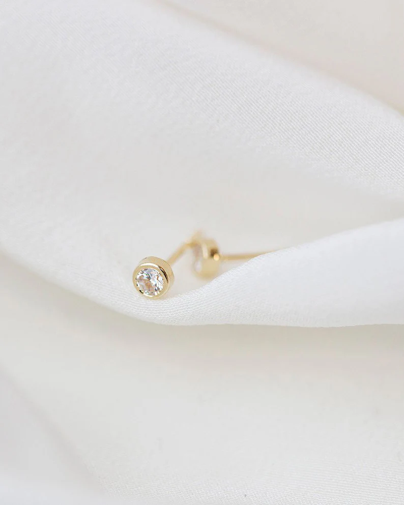 14K Solitaire Stud Earrings - Image 5