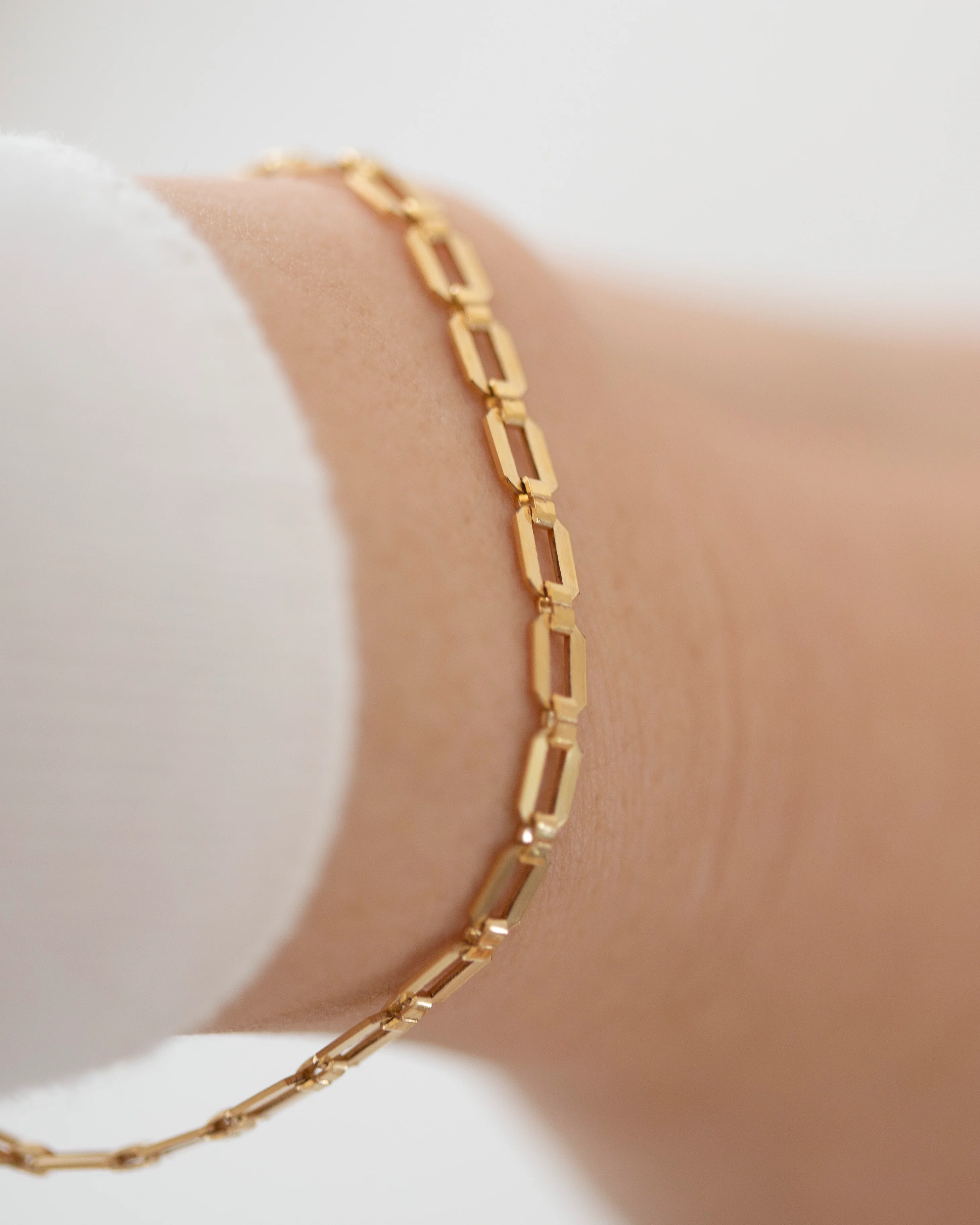 Gold bold chain bracelet - Image 3