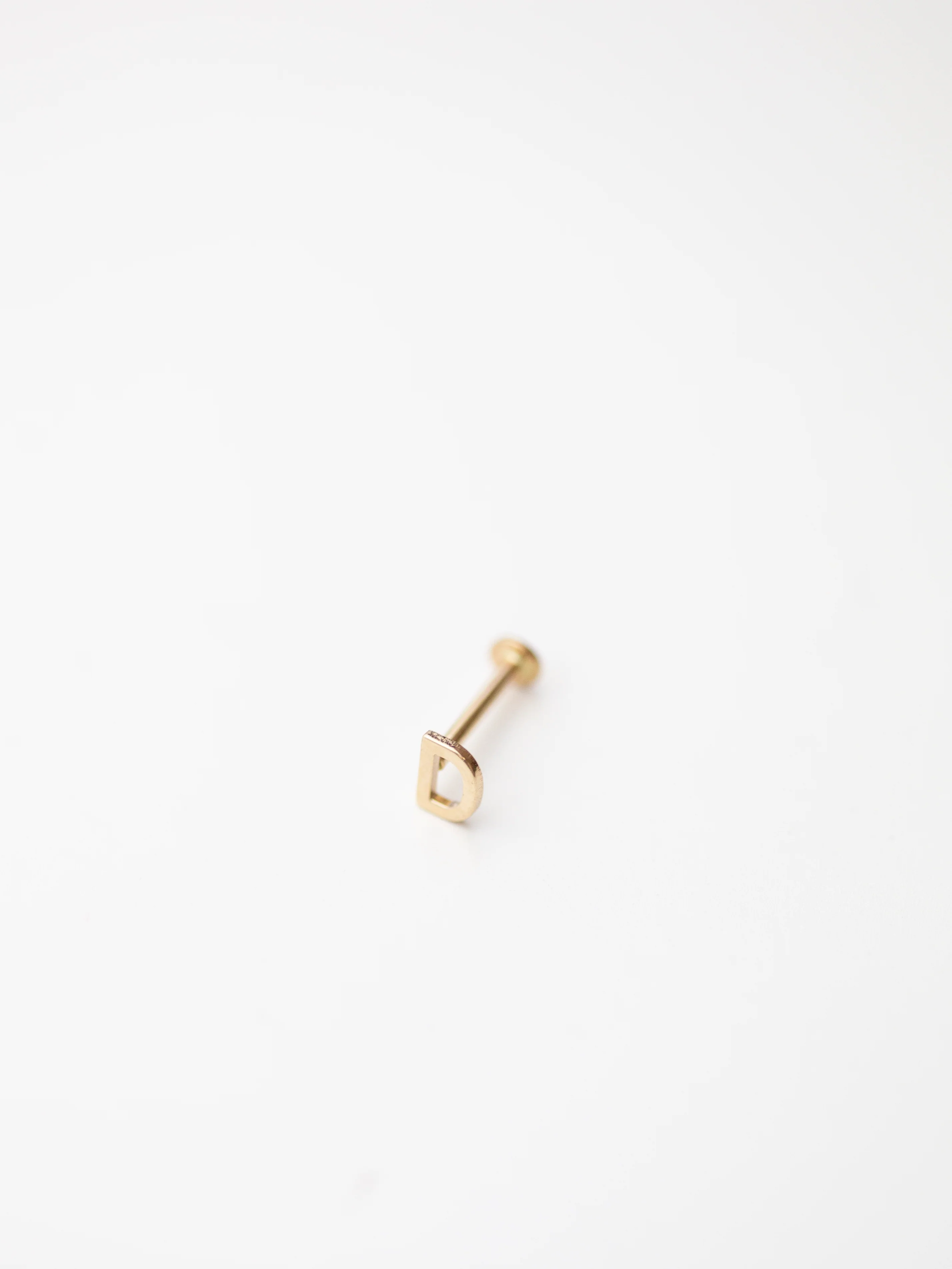 Letter stud earring with flat back - Image 3